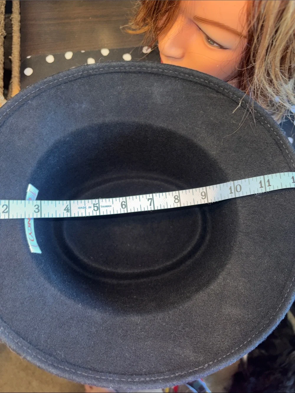 EUC VINTAGE NANCY structured classic black wool felt fedora features a structure